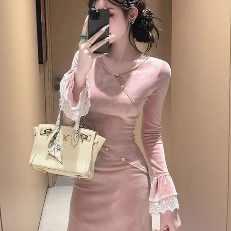 A Stunning Early Autumn Dress for Attending Important Occasions, Featuring a Unique and Beautiful Pink Velvet Design for a Wealthy Socialite A Stunning Early Autumn Dress for Attending Important Occasions, Featuring a Unique and Beautiful Pink Velvet Design for a Wealthy Socialite
