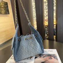 实物带LOGO小香风鱼子酱hobo腋下包水洗牛仔敞口抽绳链条水桶包女