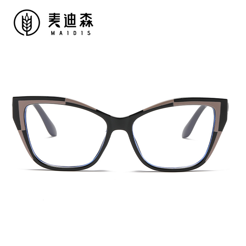 Jamie's 869 new cat-eye glasses make big faces appear smaller and…
