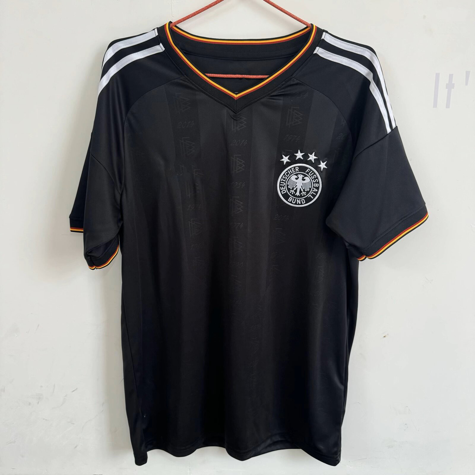 26-27 Alemania Negro