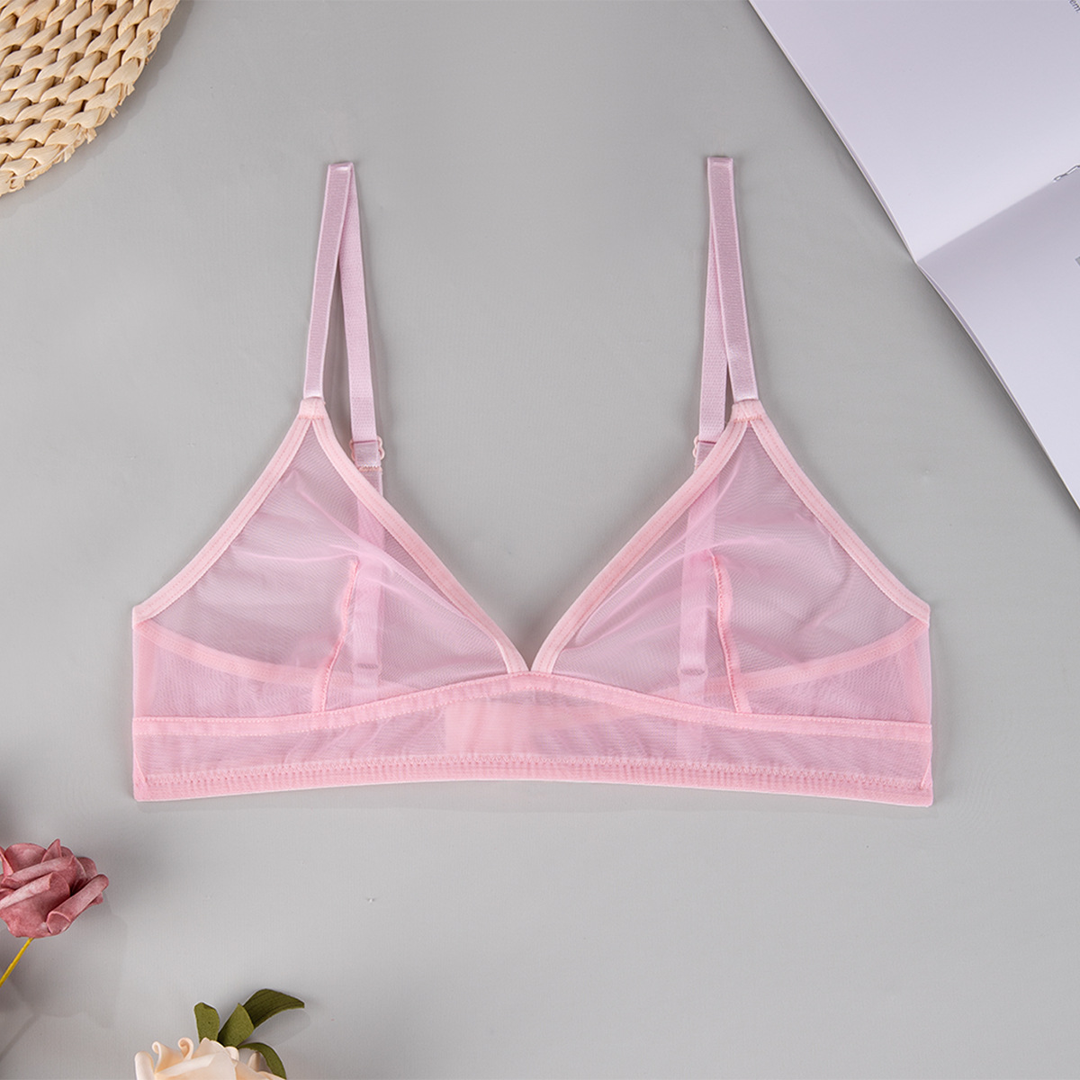 Europa y los Estados Unidos al por mayor malla transparente ropa interior de mujer extranjera delgada encaje bra sin anillo de acero bra de copa triangular