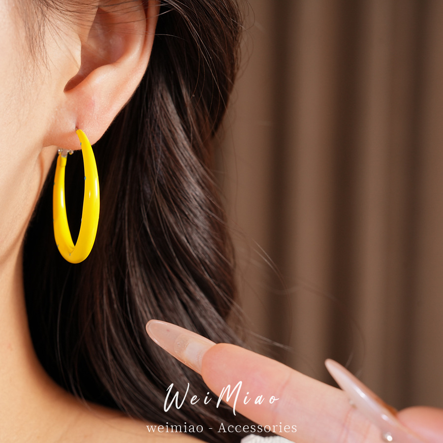 Aguja de plata amarilla goteo de aceite punto de onda aretes redondos simple moda aretes ligeros de lujo alta sensación de aretes al por mayor