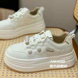 复古港风厚底爱心小白鞋女2025新款学生百搭增高显高通勤板鞋