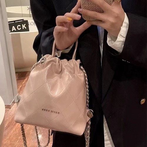 Xiaoxiangfeng rhombus chain backpack 2024 new soft leather handbag small bag niche design fashionable backpack trend