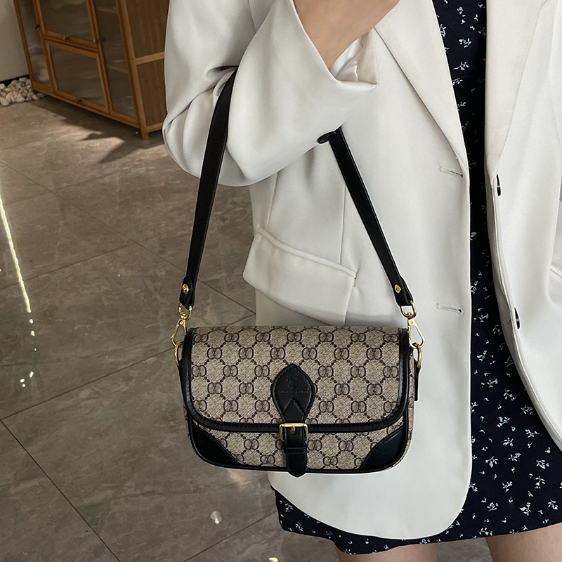 Bolso de textura transfronteriza 2025 verano nuevo bolso femenino retro color contraste bolso de hombro letra ancho bandolera