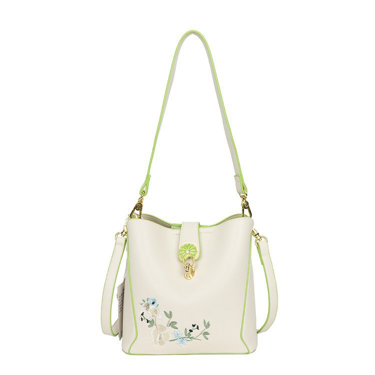 Guofeng bolsa de hombro para mujeres de gran capacidad bolsa de cubo de agua China bordado de color contrastante ocio viaje de otoño nueva bolsa para mujeres