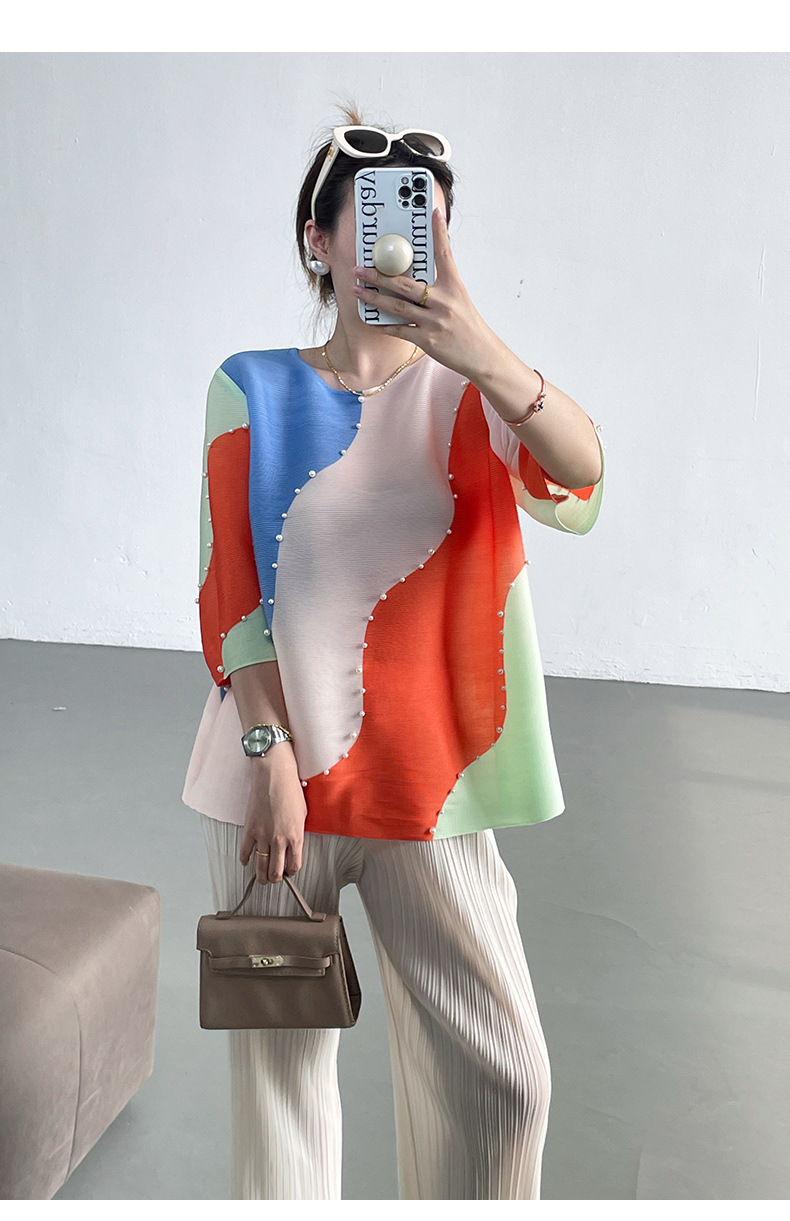 Áo thun nữ cổ tròn xếp ly in họa tiết cầu vồng, đính hạt, dáng rộng — Màu xanh lam chi tiết 1