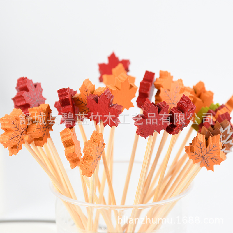 Mayorista palo de fruta de arce palo de bambú creativo pastel de decoración horquilla de fruta fabricante de palo de fruta creativo