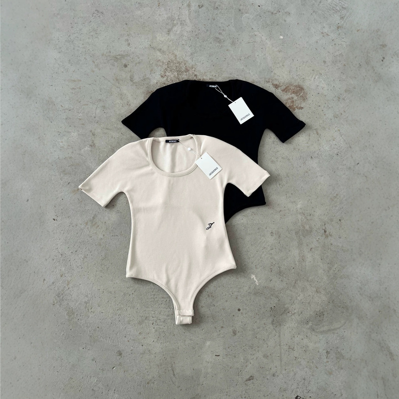 Jacquemus Spicy Girl Slim-Fit U-Neck Pullover Mid-Sleeve Jumpsuit Summer Stylish Slimming Solid Color Base Layer Jacquemus Spicy Girl Slim-Fit U-Neck Pullover Mid-Sleeve Jumpsuit Summer Stylish Slimming Solid Color Base Layer