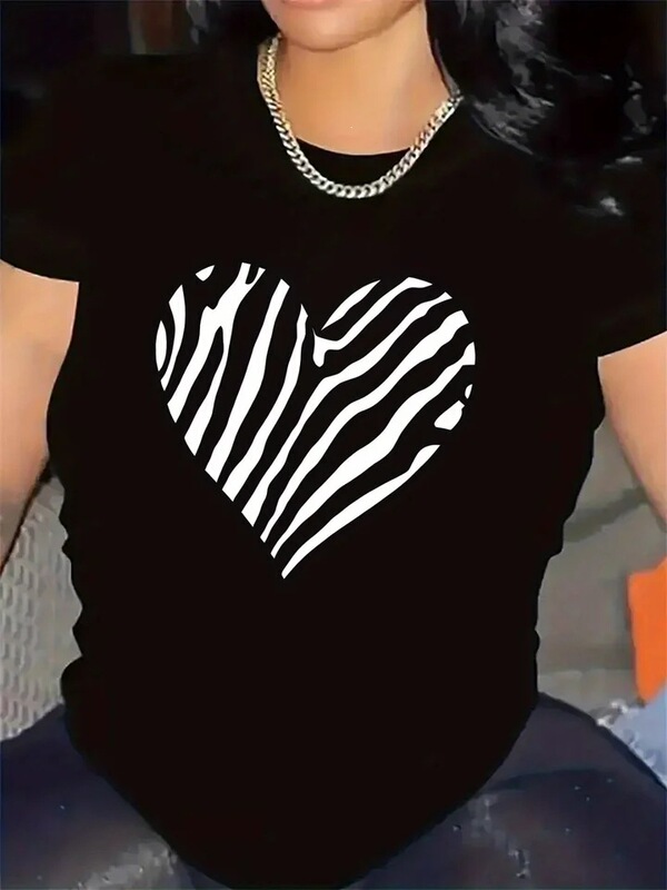 Zebra Print Heart-Shaped Design Short-Sleeved T-Shirt, Suitable for Casual Restaurants or Living Rooms, Is a Must-Have for Fashion Enthusiasts