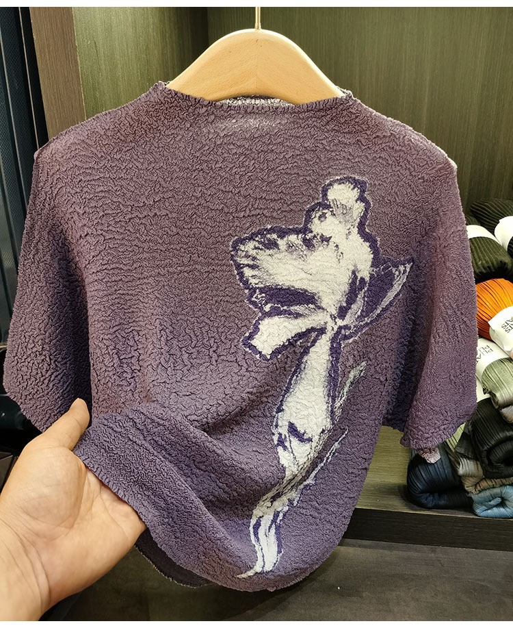 Áo thun nữ cổ tròn in họa tiết tay lỡ dáng rộng xếp ly — Màu tím, Màu xám chi tiết 18