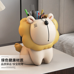 かわいいライオンの筆筒に誕生日プレゼントを飾っています。