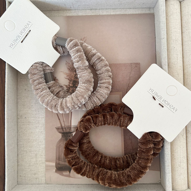 20g Weight Hair Tie Hair Accessories Type 1 Piece Quantity Daily Occasion Plush Material Solid Color, Horse Pattern Winter, Autumn, Autumn&Winter Season Women's Gender Simple Style Style Simple Style Women's Solid Color Horse Plush Hair Tie 4