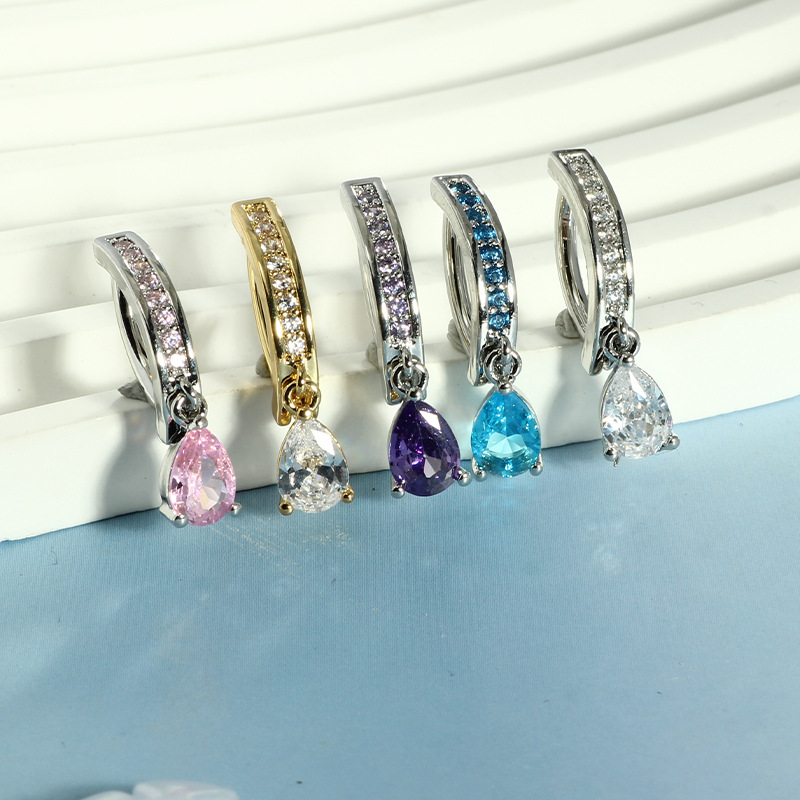 Labret piercing jewelry detail image