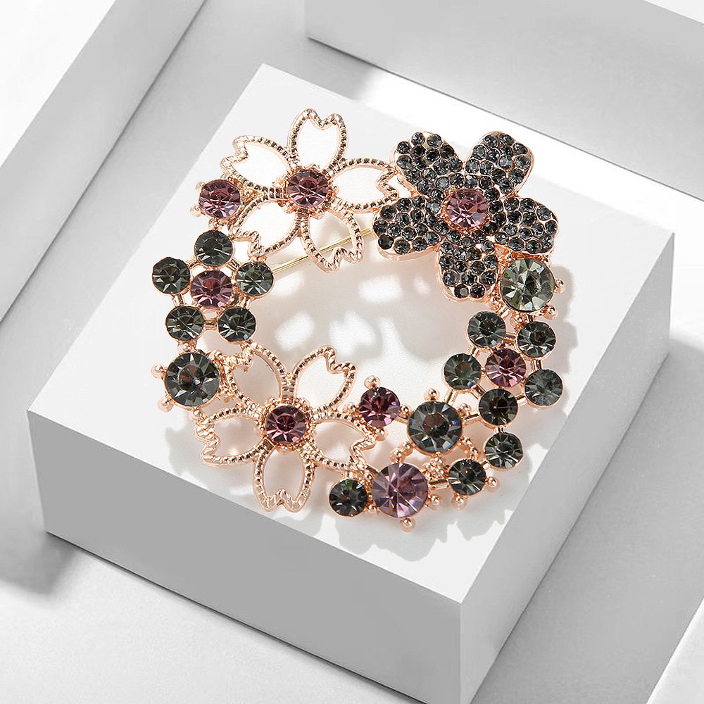 Korean Fashion Pearl Rhinestone Alloy Women's Pin Flower Jewelry Cross-Border Brooch Factory Wholesale_voghion.com