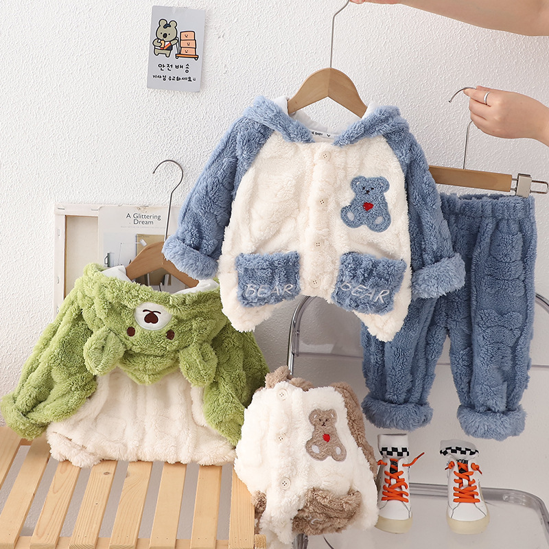 Traje de servicio a domicilio de otoño e invierno para niños 2024 nuevo estilo bebé lindo con capucha engrosado más pijama de terciopelo traje de dos piezas