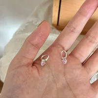 Tic Girl Girl Сердце розовое мерцание циркония Любовь Ушные застежки Женская S925 Серебряная корейская версия ins Little Red Book Серьги в форме сердца
