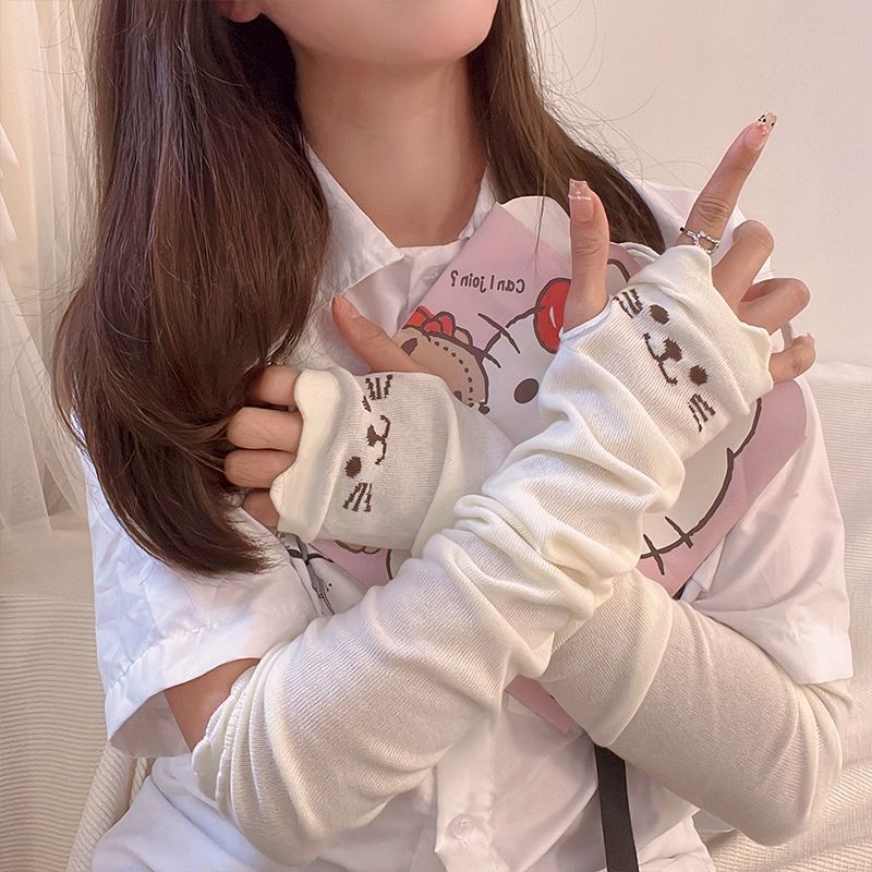 한 쌍의 우유 고양이 발