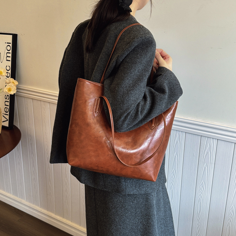 Bolso retro de gran capacidad para mujeres 2024 nueva moda coreana nicho bolso especial universal simple bolso axilar de hombro