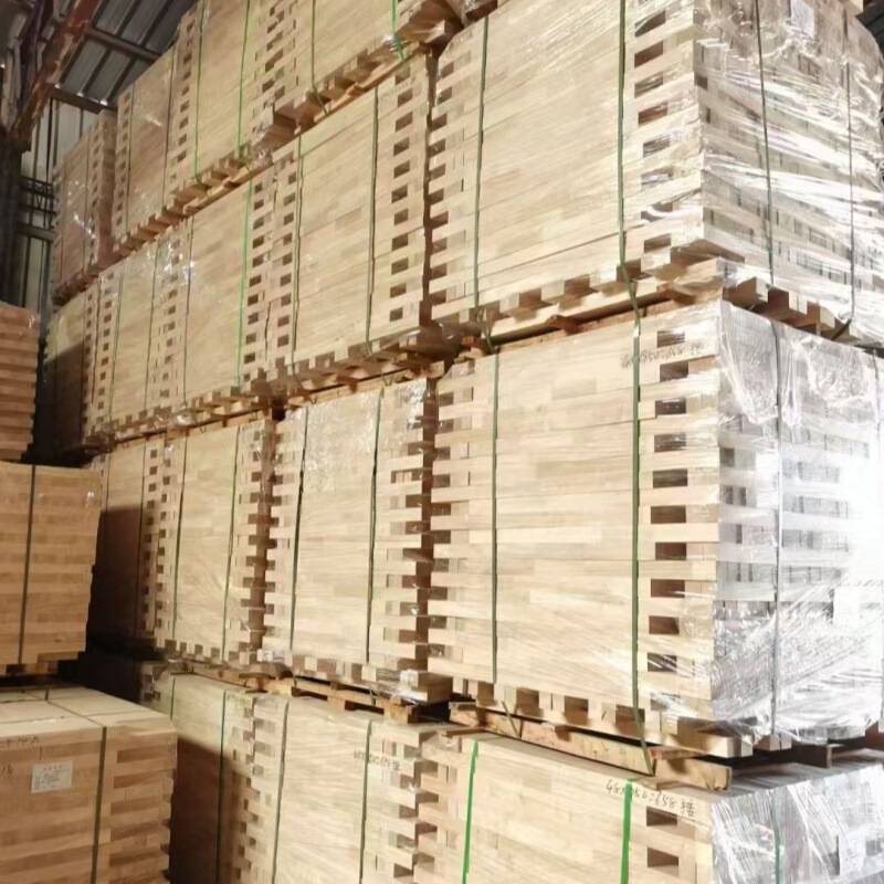 Wholesale Four-Sided Polished Rubberwood Lumber, Solid Wood Boards, Rubberwood Lumber for Stair Posts, Pine Wood Strips