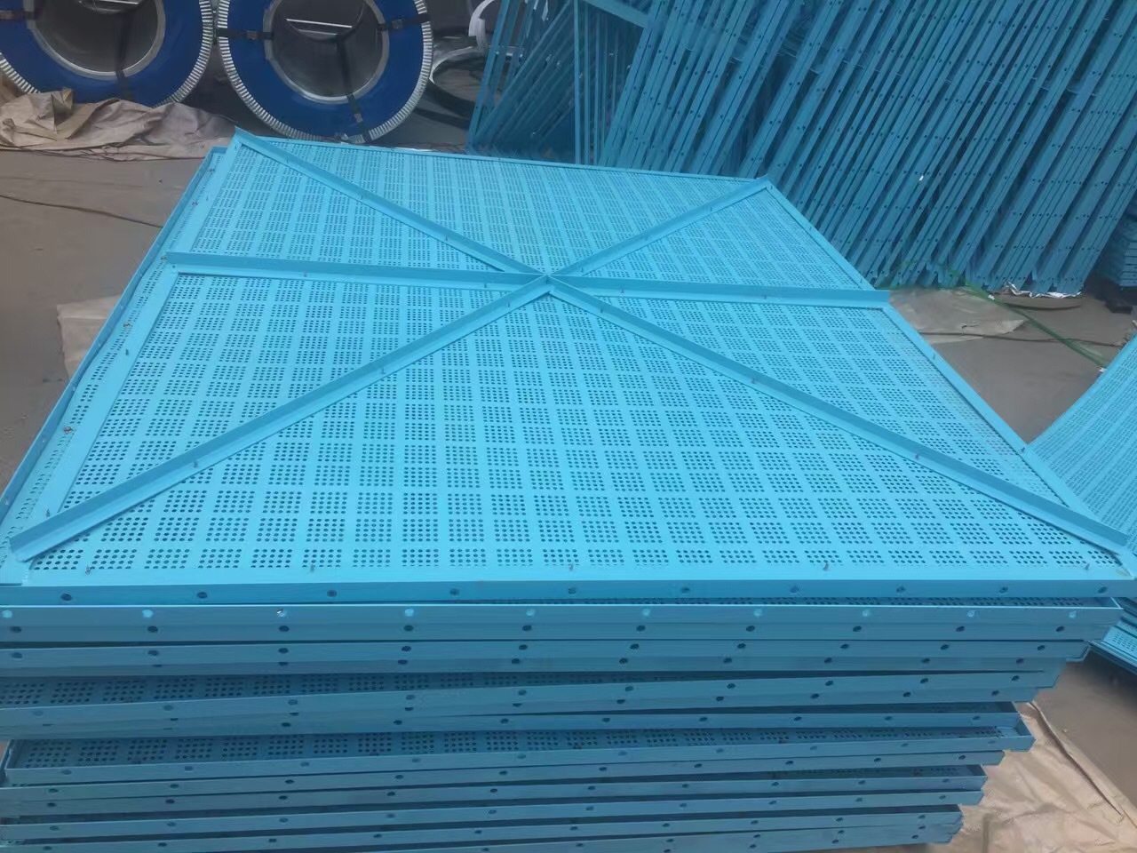 冲孔板网、圆孔网、过滤孔网、装饰网板、爬架网金属板网镀锌0255