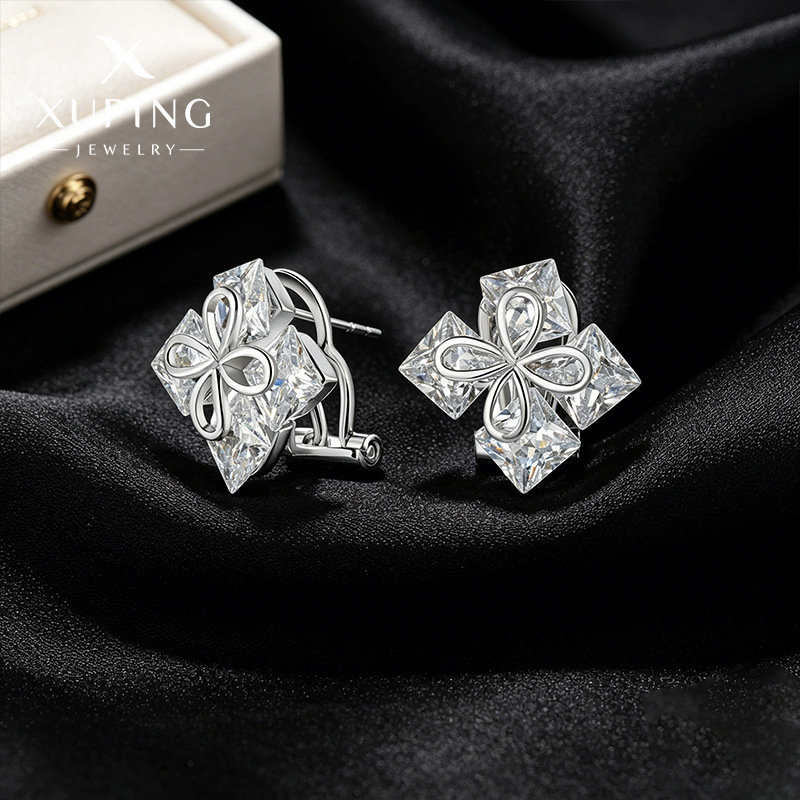 Xuping moda temperamento incrustado de zircon artificial cuatro hojas pernos brillante lujoso ligero pernos otoño invierno pernos