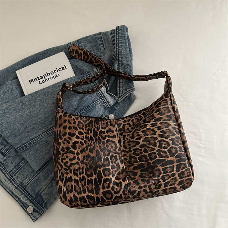 Leopardo de moda mochila de hombro de invierno 2024 nuevo estilo versátil in texturas de viaje de gran capacidad bolsa de mujer