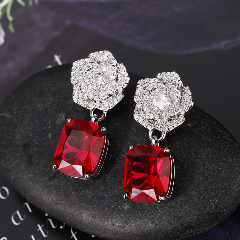 2024 nuevo estilo Zhuang Shengsheng joyería fondo de cobre chapado en oro simulación corindón temperamento retro juego de camelia 10*12