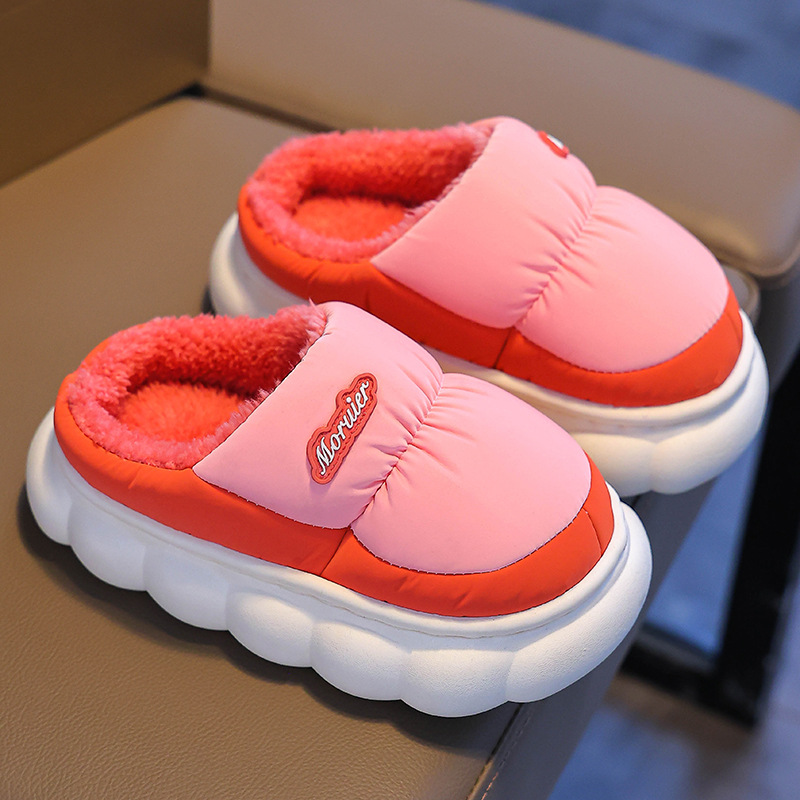 Zapatillas de algodón para niños invierno 2024 nuevos niños cálidos y veludo impermeable en el hogar bolsas de zapatos de algodón para niños pequeños