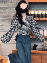 复古格子V领长袖衬衫女早秋新款设计绑带修身显瘦灯笼袖短款上衣