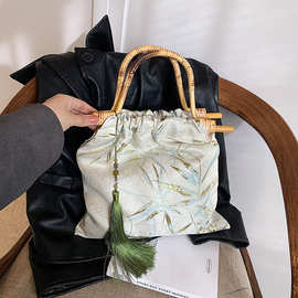 新中式包包女包2024新款刺绣大容量购物袋文艺国风流苏竹柄手提包