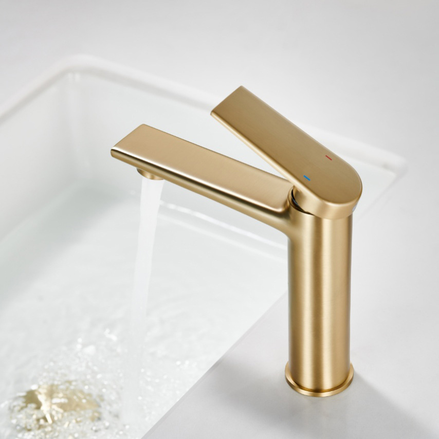 Americano cascada agua plana Cuenca del grifo de cobre alto estándar galvanoplastia/oro cepillado baño caliente y fría hogar comercio exterior