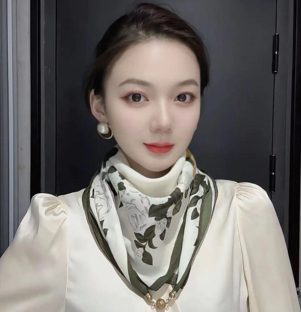 녹색 잎 모란 + 자석 버클 스카프