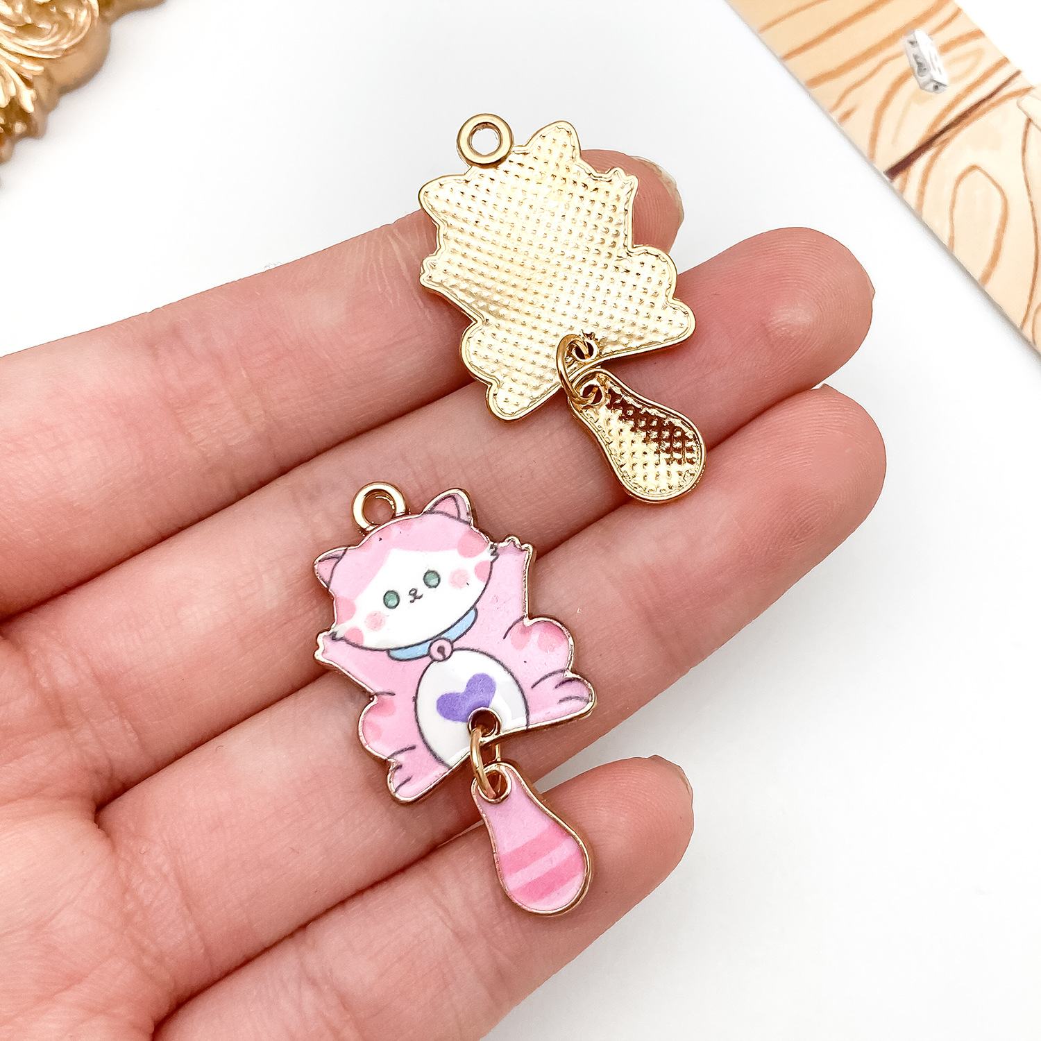 23780-X-kc金紫粉色滴油锌合金邪恶独眼猫咪35x18