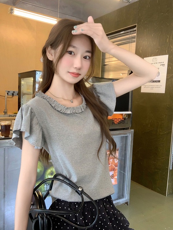 気質小さなフライングスリーブ半袖Tシャツ女性用2025夏新作スリムフィットユニークで美しい右肩ショートトップ|undefined