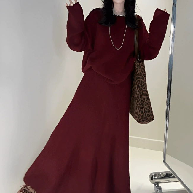 Осень с набором красного трикотажа женский 2024 новый ленивый стиль темпераментное платье из двух частей женский набор