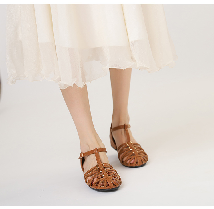 Flätade romerska sandaler med blockklack och spetsig tå_voghion.com