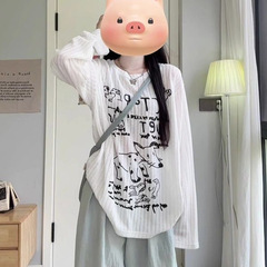 趣味の子犬の怠惰な風の早秋の長袖のtシャツの女性の夏の日焼け止めの白いブラウスの薄いタイプのゆったりした上着の女性の卸売り