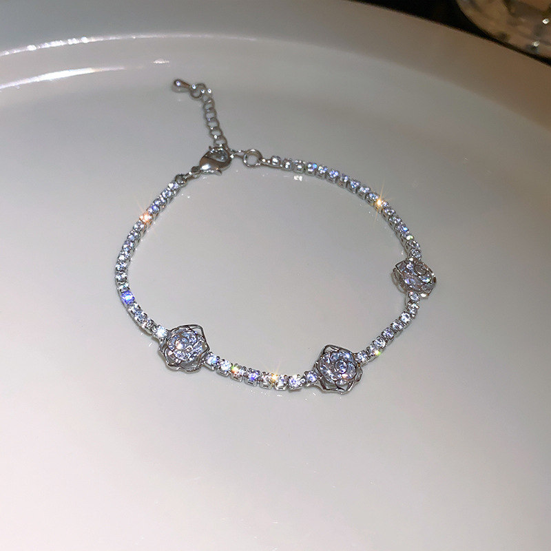 실버-. 지르콘 꽃 컷 아웃 팔찌