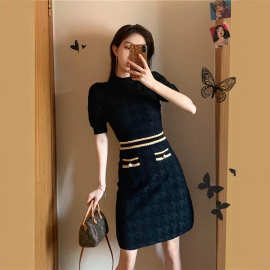 正奇特服饰/小香风黑色针织连衣裙2026新款气质修身显瘦小黑裙