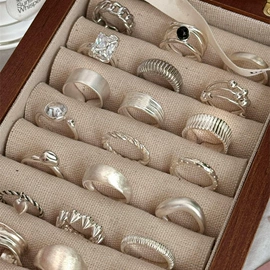 戒指;耳环;项链