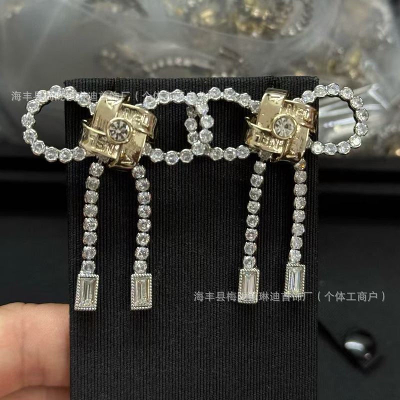 新款香家法式花朵名媛宫廷光面镶钻字母珍珠耳钉耳环耳饰品潮|undefined