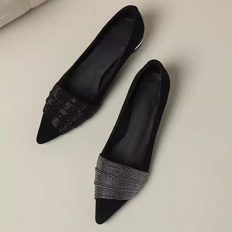 2026 primavera nuevos zapatos franceses superficiales de un solo estilo, temperamento de diamante francés, temperamento punzante, zapatos de tacón negro universal
