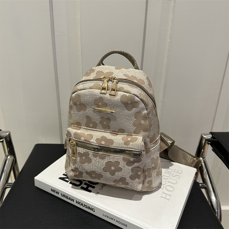 Flores de moda versátil bolsa casual 2024 nicho exterior suave red rojo mochila bolsa de salida popular este año