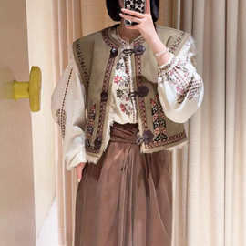 法系小众25秋冬新款纯色圆领牛角扣无袖马甲刺绣毛绒边百搭马甲女