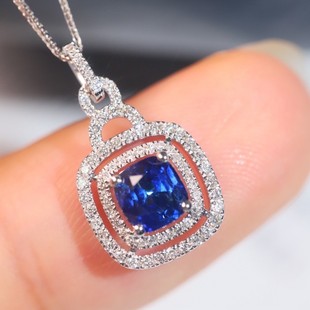 New 18K Diamond Inlaid Natural Royal Sapphire 0.96 Carats with Diamond 0.205 Carats
