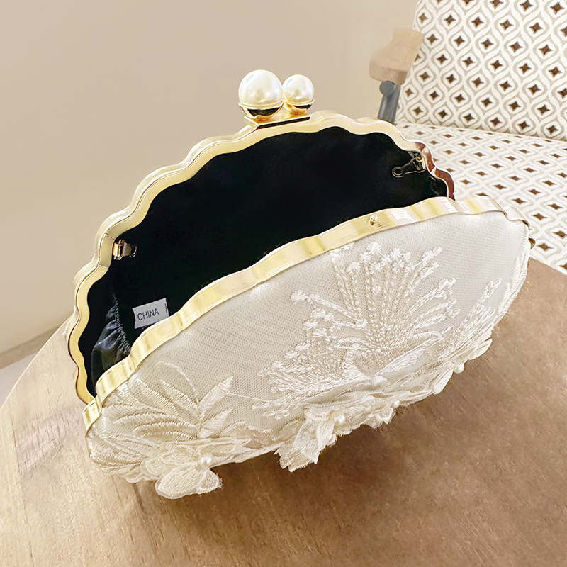 Inlaid Pearls Design Elegant Style Shell Shape Women's All Seasons Satin Flower Elegant Shell Buckle Evening Bag