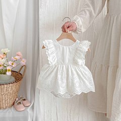 赤ちゃんの服の赤ちゃんのワンピースのレースの新生児のお尻の服の満月の百日の哈衣の群の夏の薄い金