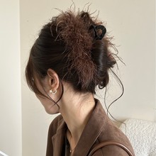纯欲鸵鸟毛羽毛抓夹发夹女秋冬高级感鲨鱼夹后脑勺毛毛发抓头饰女