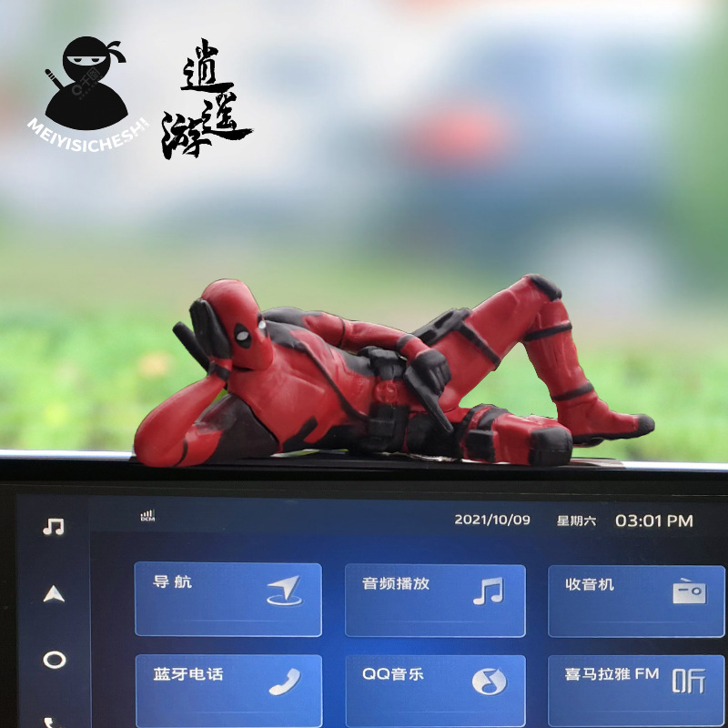 Accesorios de decoración del coche medio cuerpo Deadpool estatua modelo decoración del coche pequeño coche periférico barato escritorio oficina de mano